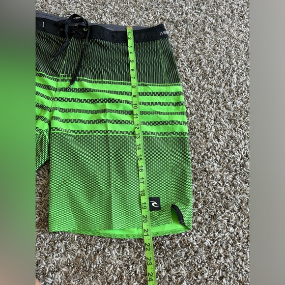 Men’s Green Rip Curl Boardshorts - Picture 8 of 8